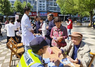 公益服務巡游便民又暖心 理發、政策宣傳與健康咨詢溫暖人心